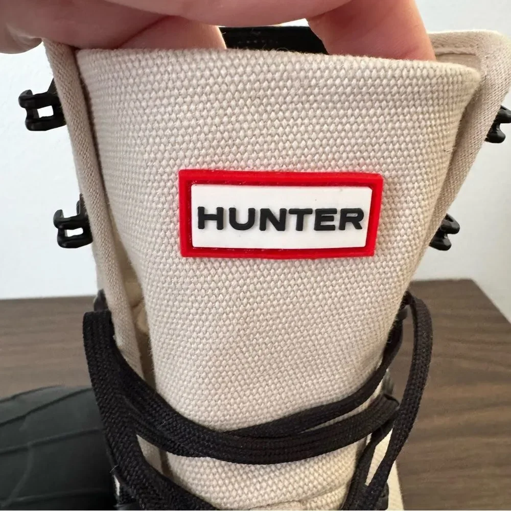 Hunter Explorer Desert Black and Cream Winter Boots